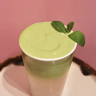 Smoothie matcha-menthe