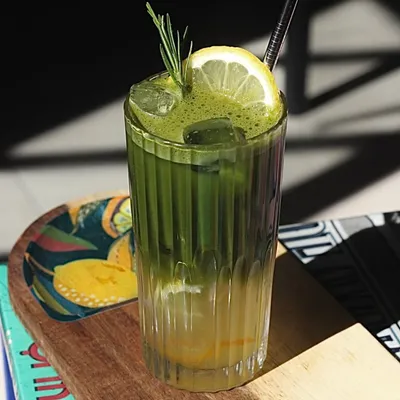 Limonade matcha-romarin