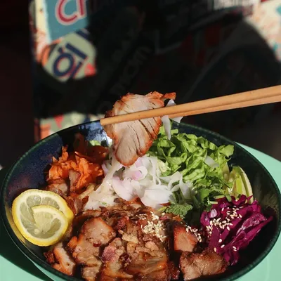 Bò bún porc grillé